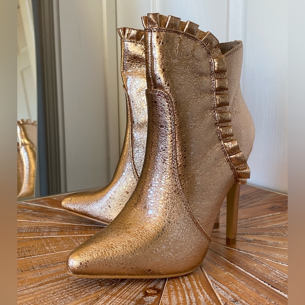 NWT Size 7.5 Shoe Dazzle Rose Gold Faux Leather Booties - Picture 3 of 10